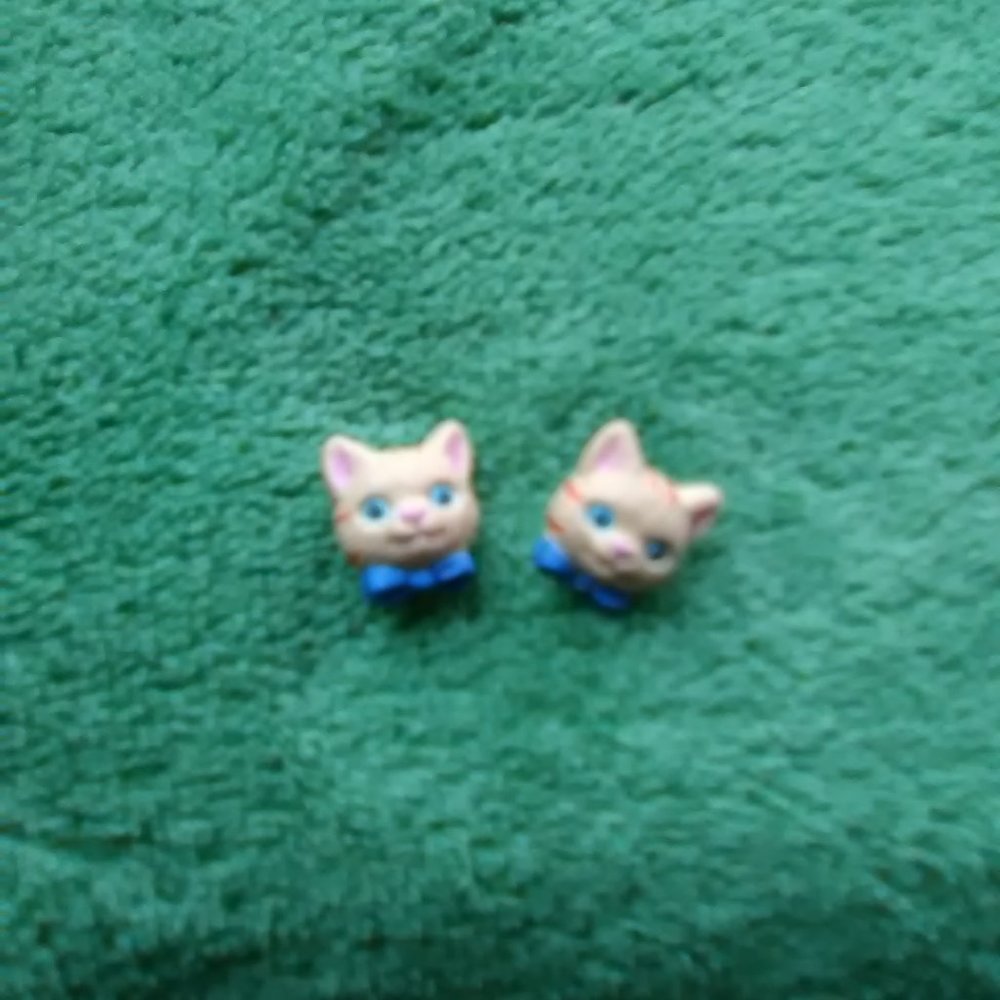 CAT w/bow tie Earrings